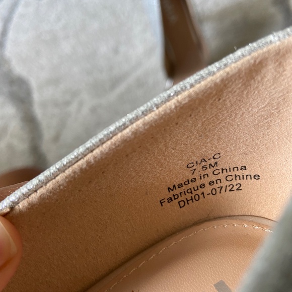 MIA // Ciana Pointed Toe D'Orsay Rhinestone Pump // Size 7.5 - Picture 13 of 13